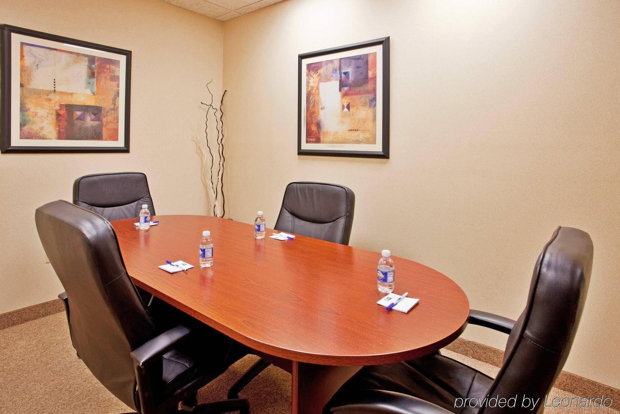 Holiday Inn Express Hotel & Suites Farmington, An Ihg Hotel Экстерьер фото